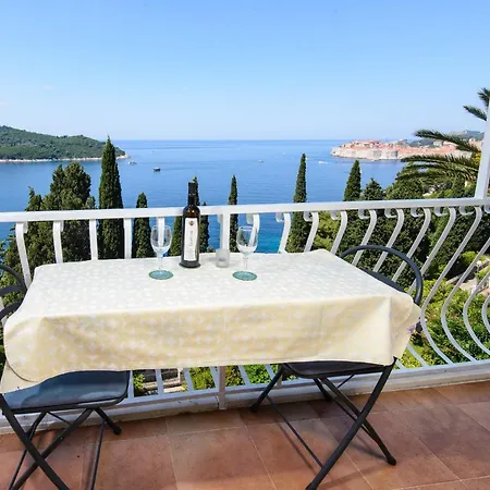 Charming 2-bedroom With Ocean Views In *