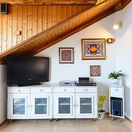 Charming 2-Bedroom Apartment With Ocean Views In Dubrovnik